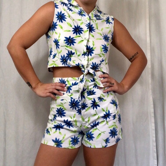 𝗩𝗜𝗡𝗧𝗔𝗚𝗘 𝗧𝗪𝗢-𝗣𝗜𝗘𝗖𝗘 𝗦𝗘𝗧 - Picture 1 of 4